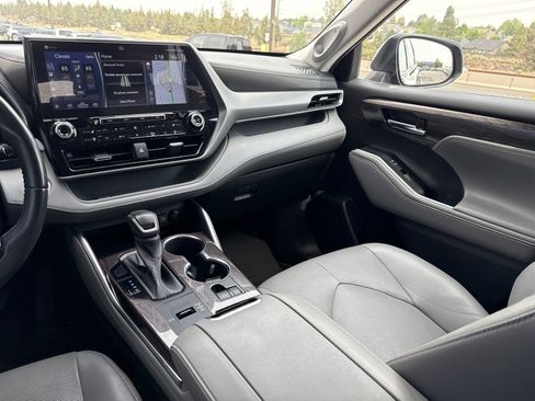 Used 2020 Toyota Highlander Platinum AWD/4WD image 13