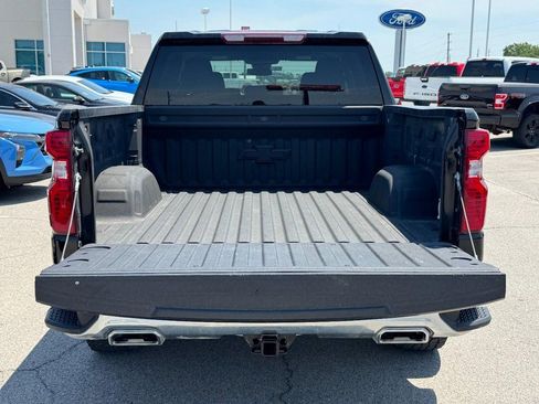 Used 2022 Chevrolet Silverado 1500 LT AWD/4WD image 5