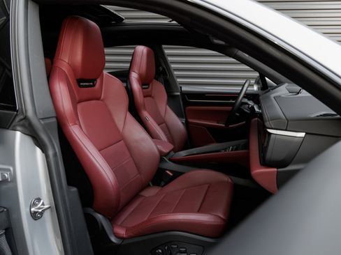 Used 2025 Porsche Macan 4S Electric image 34