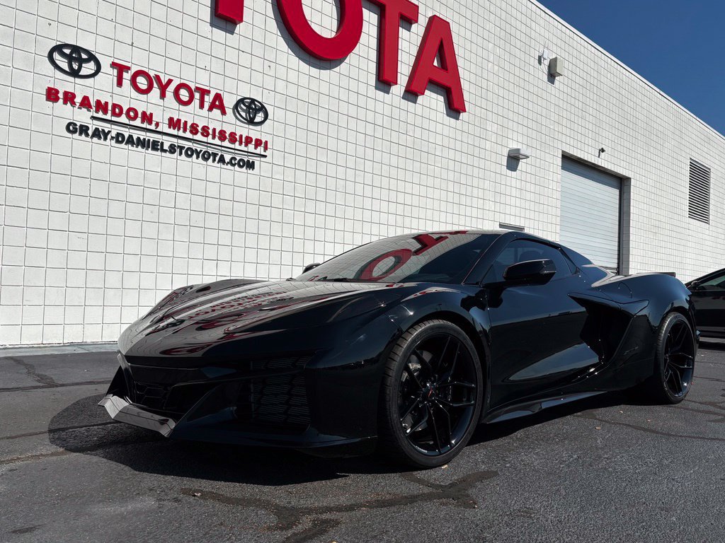 Used 2025 Chevrolet Corvette Z06 RWD image 1