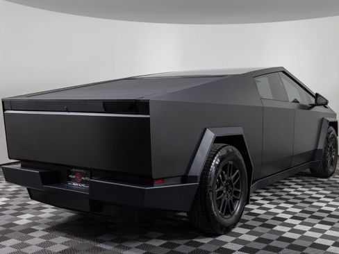 Used 2024 Tesla Cybertruck AWD Crew Cab image 7