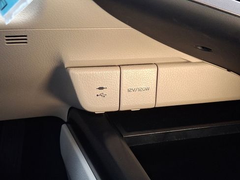 Used 2019 Toyota Camry LE image 22