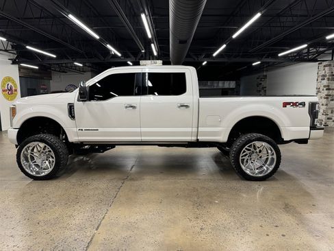 Used 2017 Ford F250 Platinum w/ FX4 Off-Road Package AWD/4WD image 4