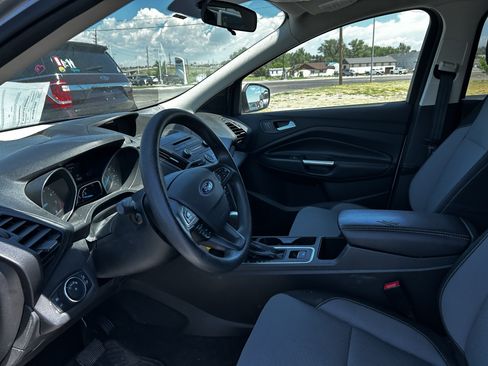 Used 2017 Ford Escape SE w/ SE Cold Weather Package AWD/4WD image 9