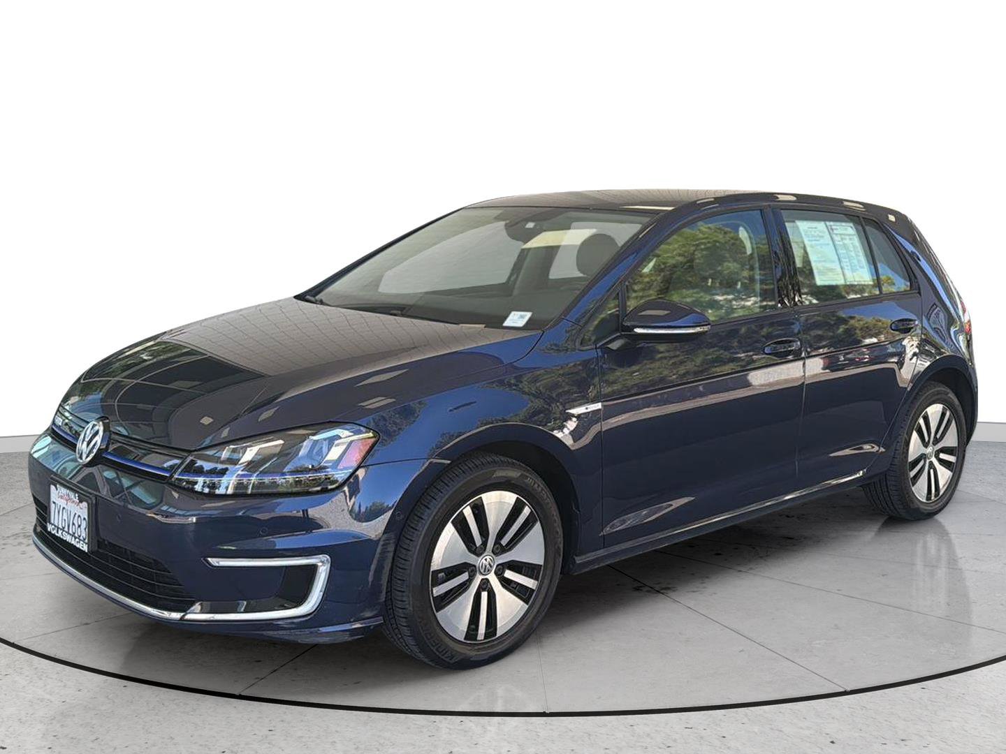 Used 2016 Volkswagen e-Golf SEL Premium w/ Driver Assistance Package FWD image 1