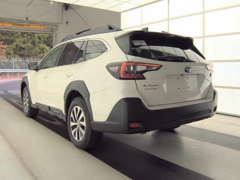 Used 2023 Subaru Outback Premium AWD/4WD image 4