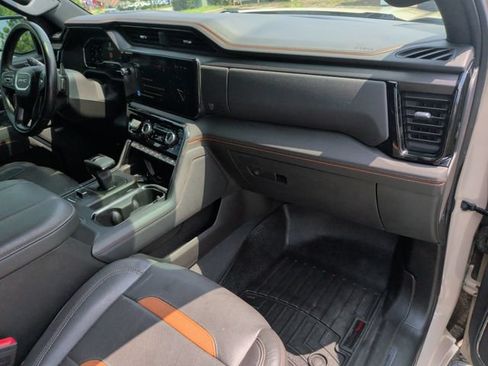 Used 2023 GMC Sierra 1500 AT4 w/ AT4 Premium Package AWD/4WD image 18