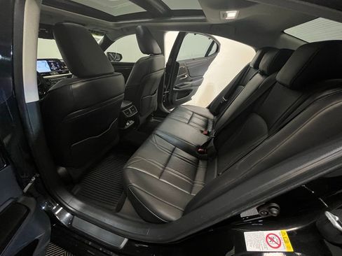 Used 2019 Lexus ES 350 Ultra Luxury w/ Accessory Package 2 FWD image 17