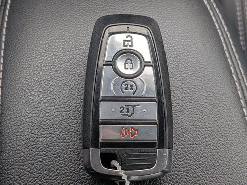 Certified 2025 Ford Escape Platinum image 33