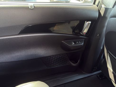 Used 2025 Kia Carnival SX Prestige FWD image 26