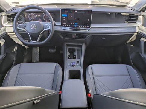 New 2025 Volkswagen Tiguan SE image 14