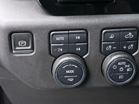 Used 2022 Chevrolet Silverado 1500 ZR2 w/ Technology Package image 27