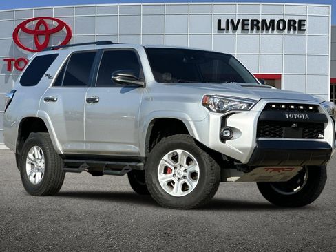 Used 2022 Toyota 4Runner TRD Off-Road Premium image 2