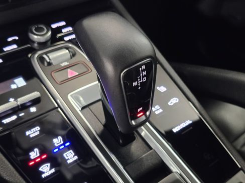 Certified 2023 Porsche Cayenne Platinum Edition AWD/4WD image 17