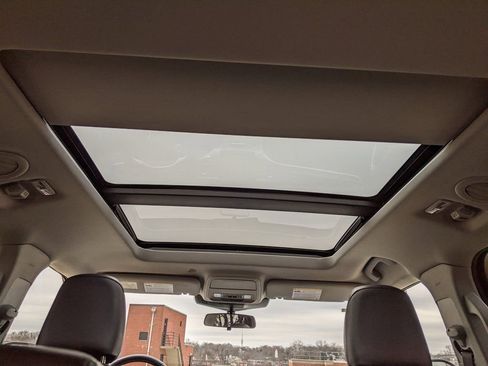 Used 2022 Ford Explorer XLT w/ Equipment Group 202A image 13