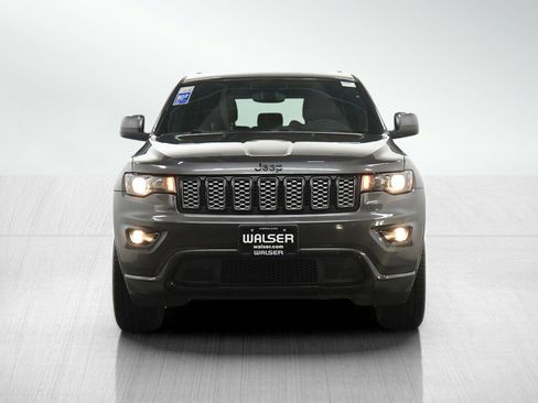 Used 2019 Jeep Grand Cherokee Altitude AWD/4WD image 6