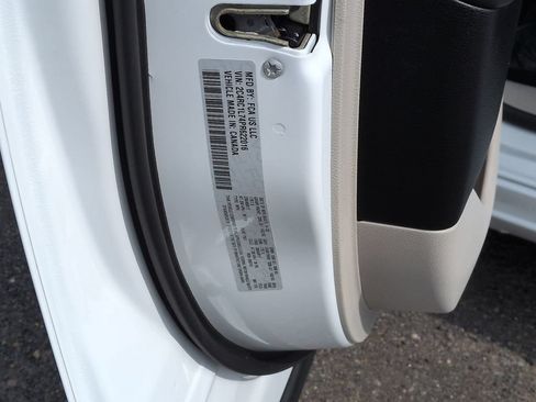 Used 2023 Chrysler Pacifica Touring-L FWD image 33