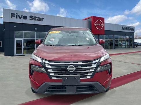 Used 2025 Nissan Rogue SV AWD/4WD image 2