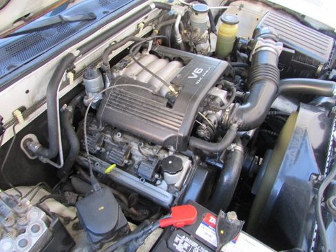 Used 1999 Isuzu Rodeo LS image 17