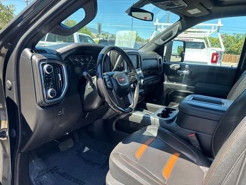 Used 2022 GMC Sierra 2500 AT4 w/ AT4 Preferred Package AWD/4WD image 11
