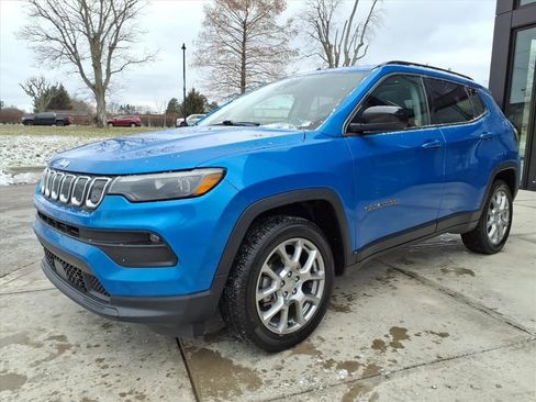 Used 2022 Jeep Compass Latitude w/ Sun and Sound Group image 3