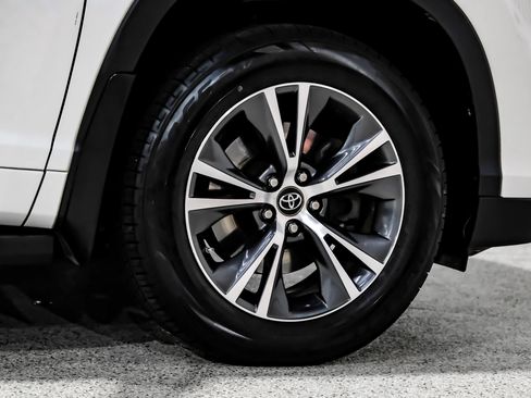 Used 2016 Toyota Highlander XLE FWD image 53