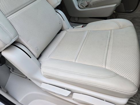 Used 2023 Cadillac Escalade ESV Sport Platinum w/ LPO, ONYX Package image 26