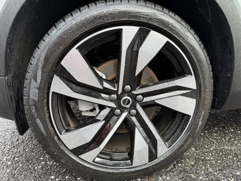 Used 2025 Volvo XC40 B5 Ultra w/ Protection Package Premier image 7