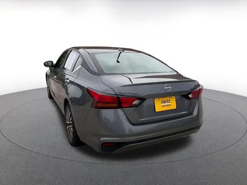 Used 2025 Nissan Altima 2.5 SV FWD image 11