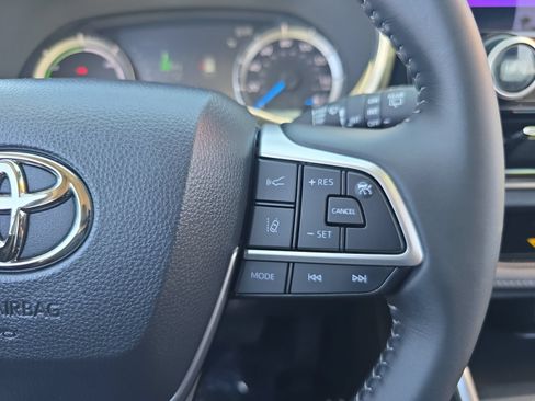 Certified 2026 Toyota Highlander XLE AWD/4WD image 22