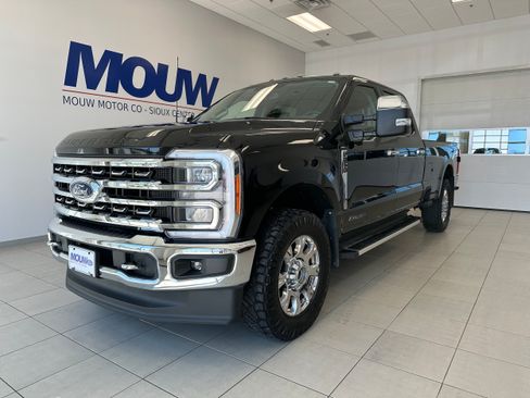 Used 2023 Ford F350 Lariat w/ Chrome Package AWD/4WD image 2