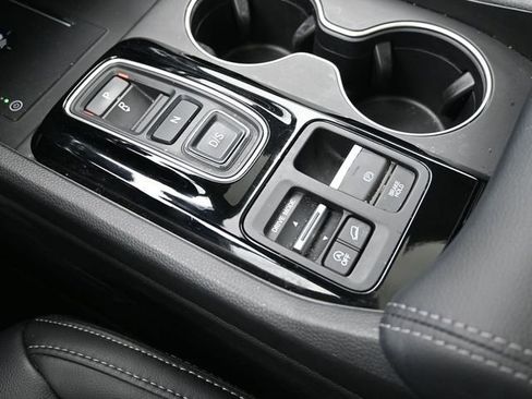 Used 2025 Honda Pilot Touring image 34