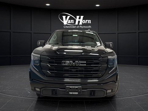 Used 2022 GMC Sierra 1500 Elevation w/ Elevation Premium Package image 8