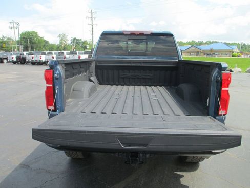 Used 2024 Chevrolet Silverado 2500 ZR2 w/ Technology Package AWD/4WD image 7