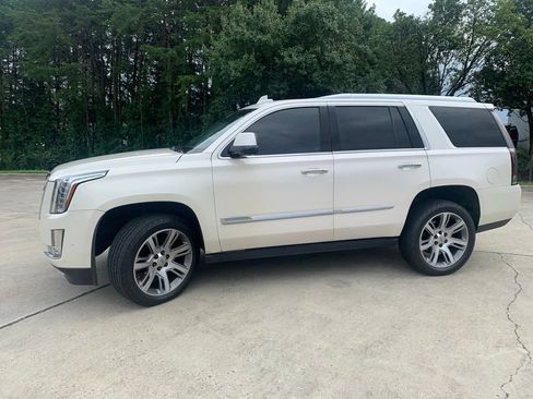 Used 2015 Cadillac Escalade Premium RWD image 16