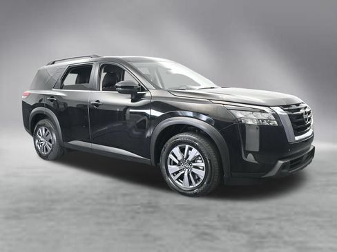 Used 2025 Nissan Pathfinder SV FWD image 9
