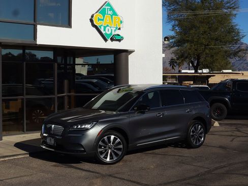 Used 2021 Lincoln Corsair Reserve image 3