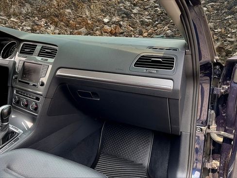 Used 2017 Volkswagen Golf Alltrack S image 14