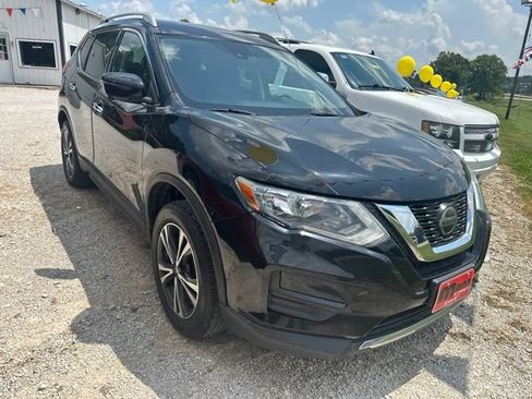 Used 2019 Nissan Rogue SV w/ Premium Package AWD/4WD image 3