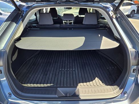 Used 2022 Toyota Venza LE AWD/4WD image 27