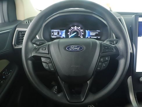 Certified 2024 Ford Edge SE image 11