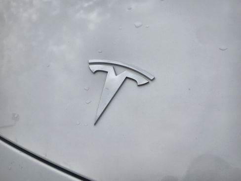 Used 2023 Tesla Model Y 2WD image 30