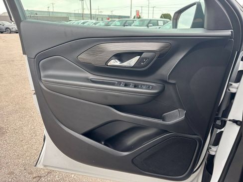 Used 2024 GMC Terrain SLE FWD image 18