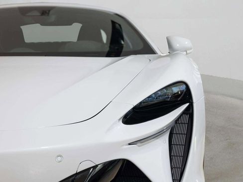 Used 2024 McLaren Artura image 40
