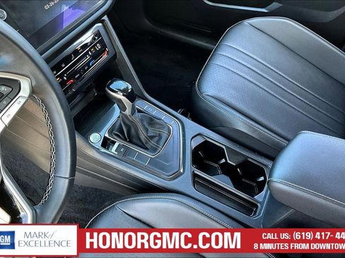 Used 2022 Volkswagen Tiguan SE image 17