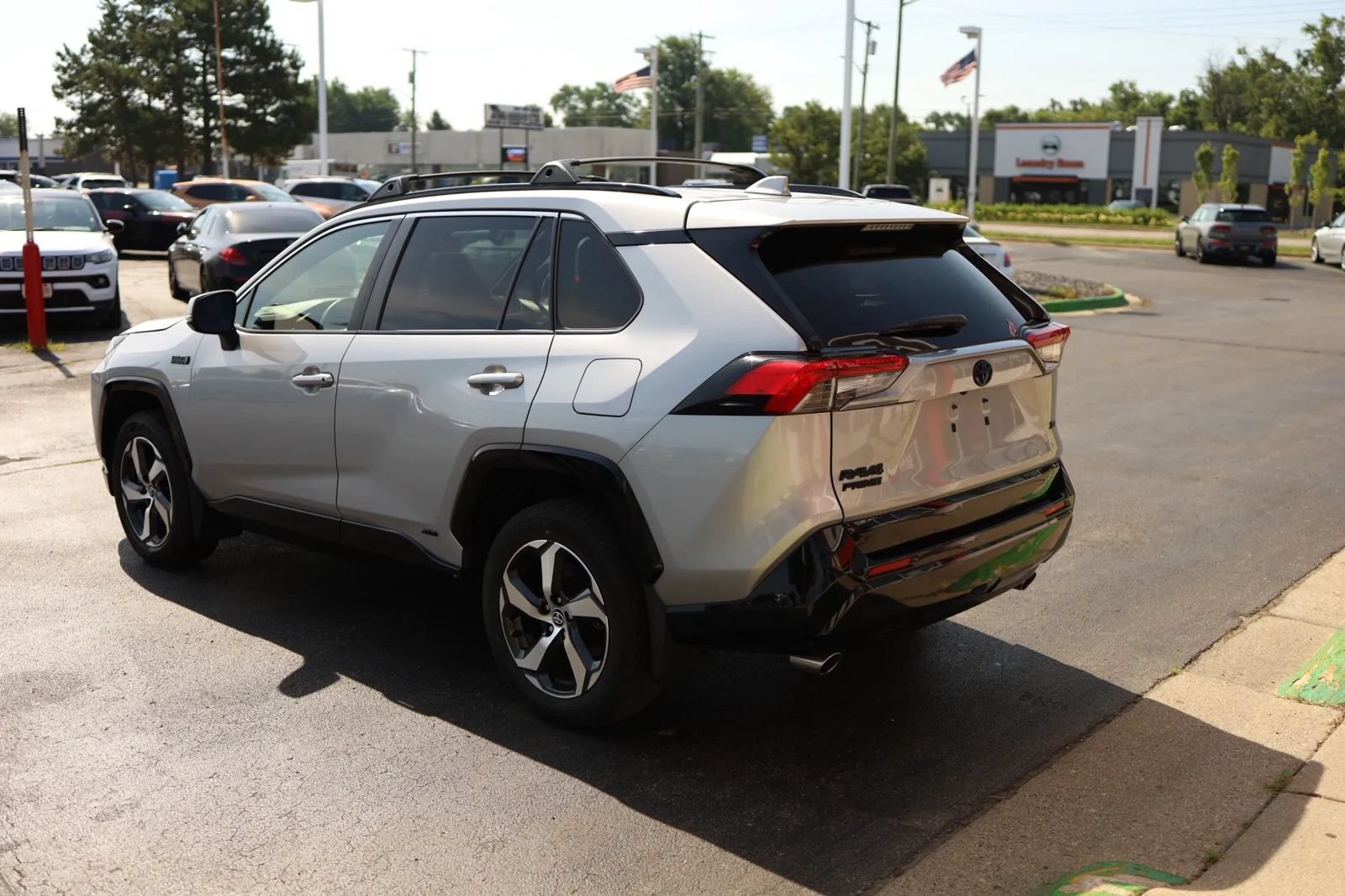 Used 2021 Toyota RAV4 SE w/ Weather & Moonroof Package AWD/4WD image 7