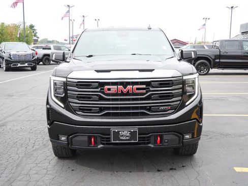 Used 2022 GMC Sierra 1500 AT4 w/ AT4 Preferred Package AWD/4WD image 4