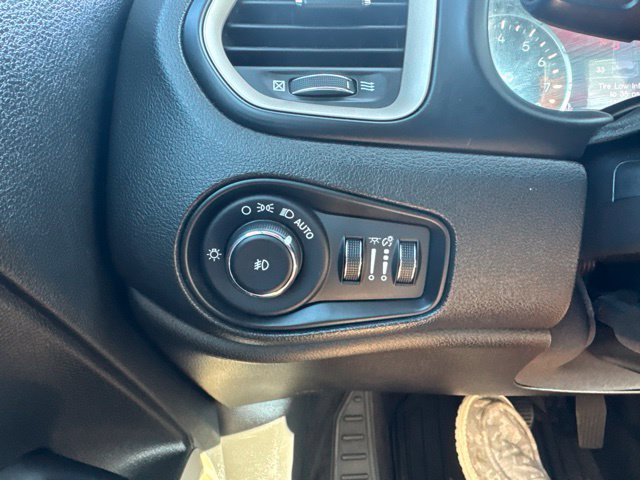 Used 2016 Jeep Renegade Limited AWD/4WD image 23