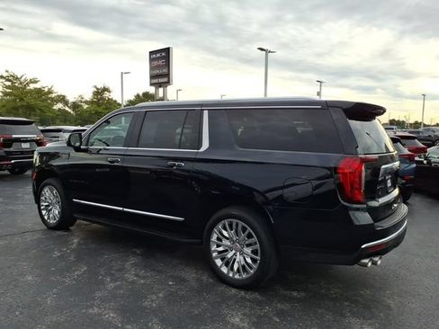 Used 2023 GMC Yukon XL Denali w/ Advanced Technology Package AWD/4WD image 11