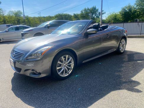 Used 2013 INFINITI G37 Convertible w/ Premium Pkg RWD image 4